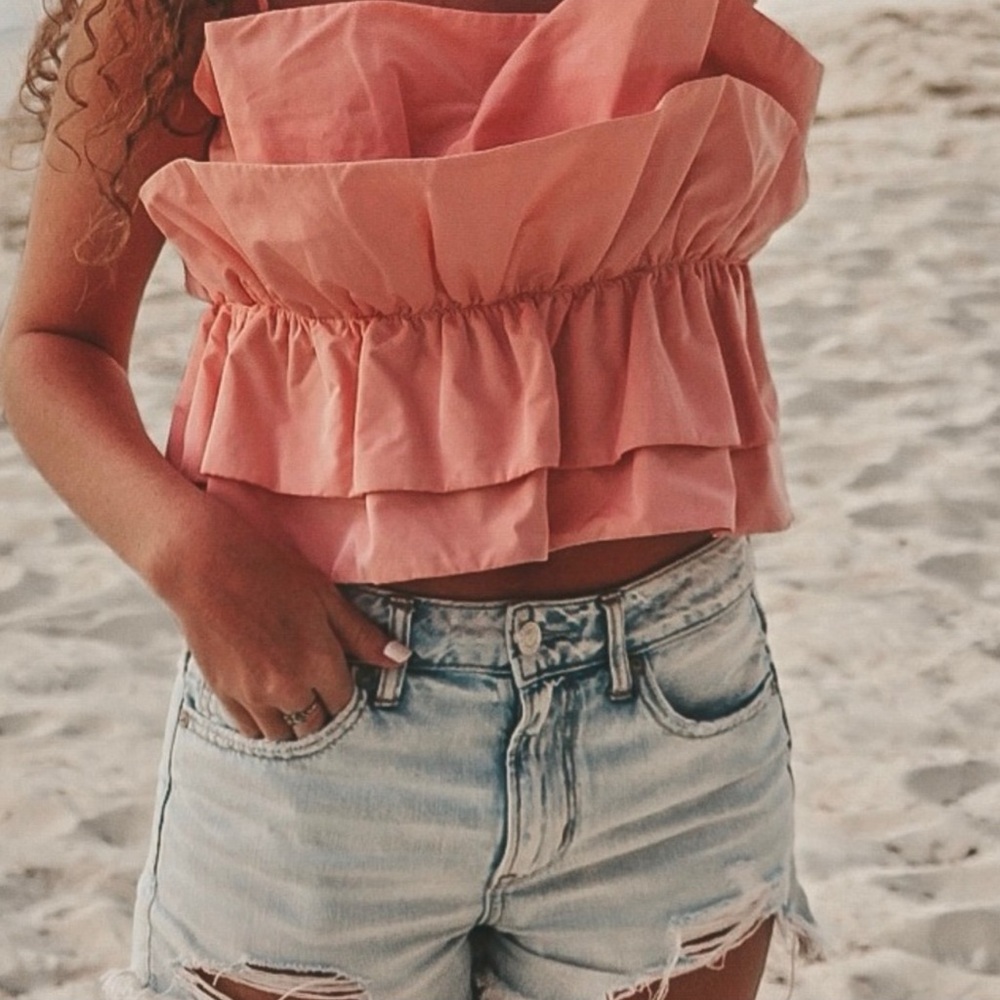 Pre-Owned Zara strapless pink ruffle top. Size L